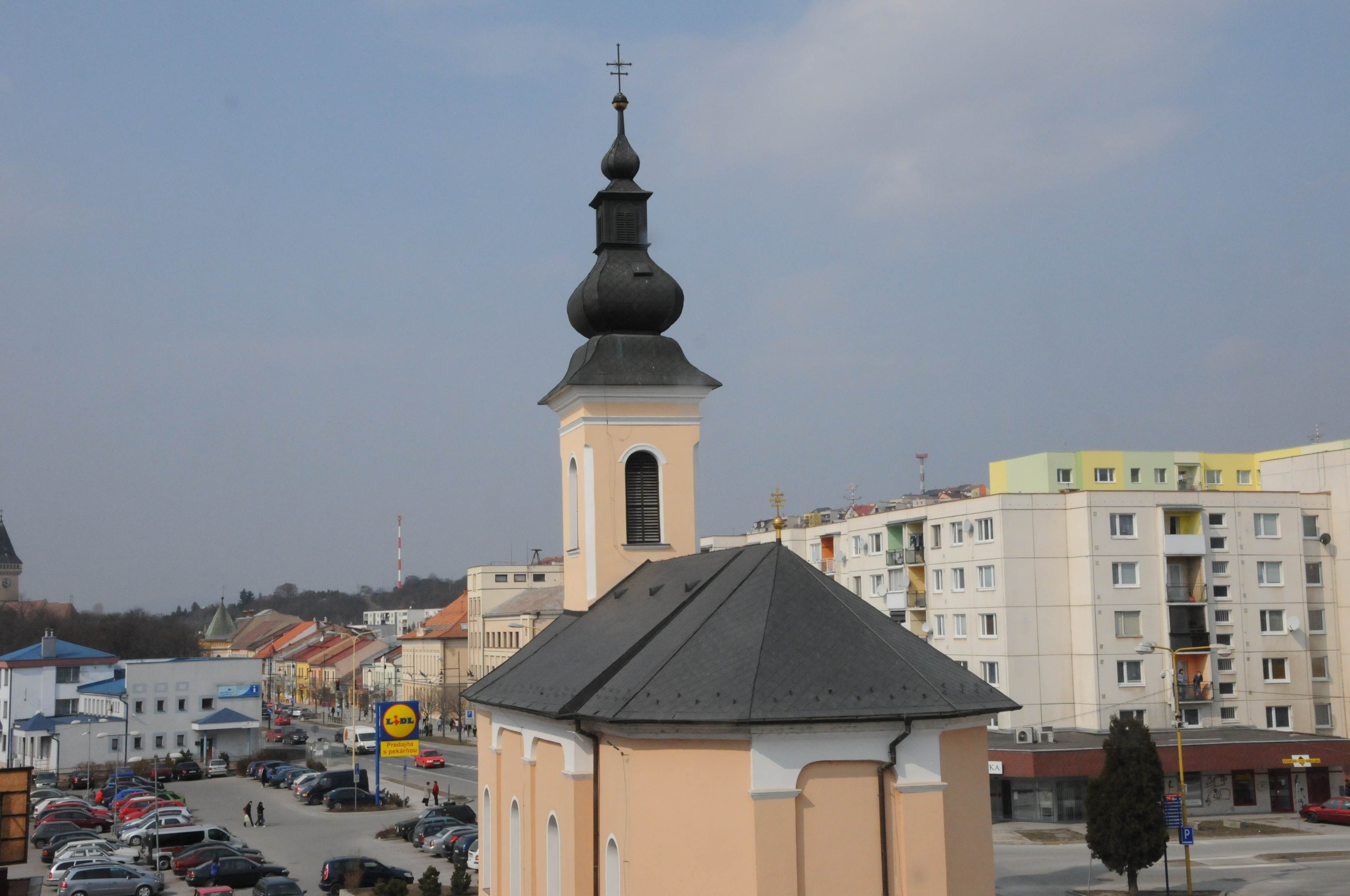 SABINOV – Kostol Najsvätejšieho Srdca Spasiteľa; Strecha a Fasáda